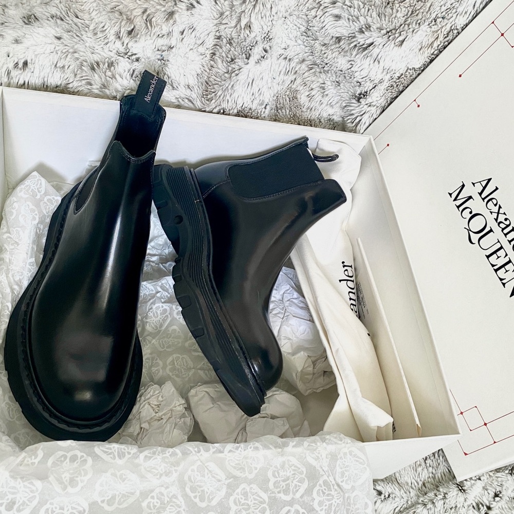 Alexander McQueen Tread Chelsea Boot